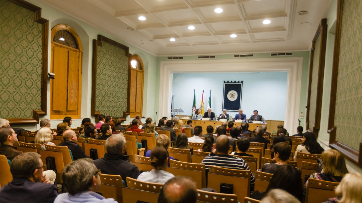 Sede de la UNED?en la capital almeriense.