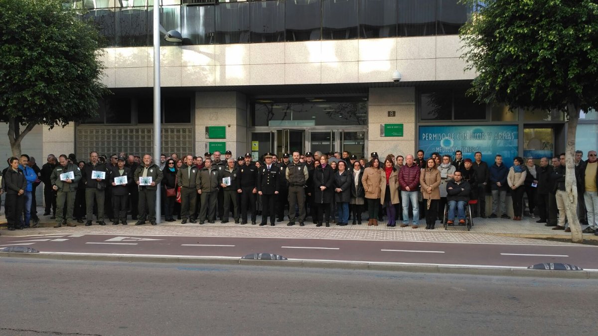 Concentración de repulsa ante la sede de Medio Ambiente