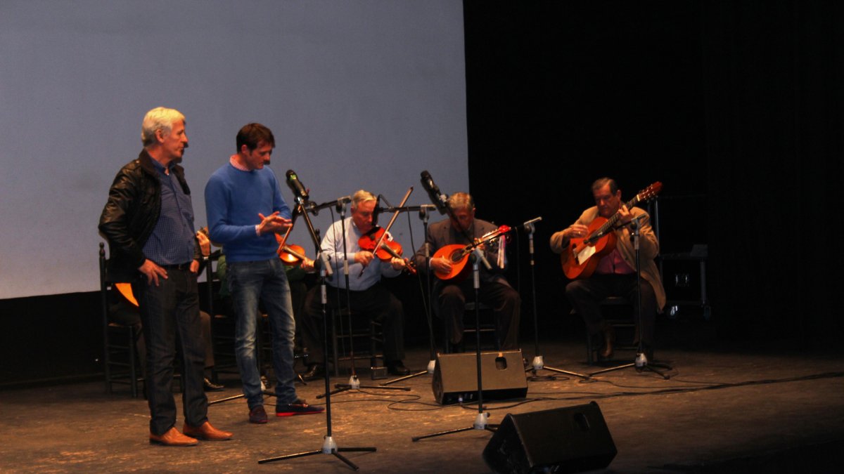 Integrantes de la Peña Trovera Añoranza y los mejores troveros del Poniente y la Alpujarra recordaron a Manrique.