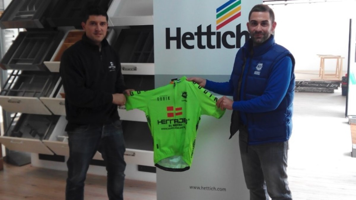 Carlos de Herrajes el metro con Sergio Domínguez.