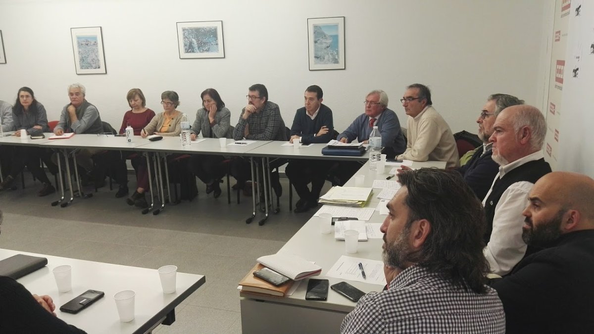 Parte de los asistentes a la reunión de ayer.
