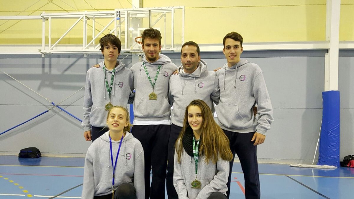 Almería sigue colgando medallas.