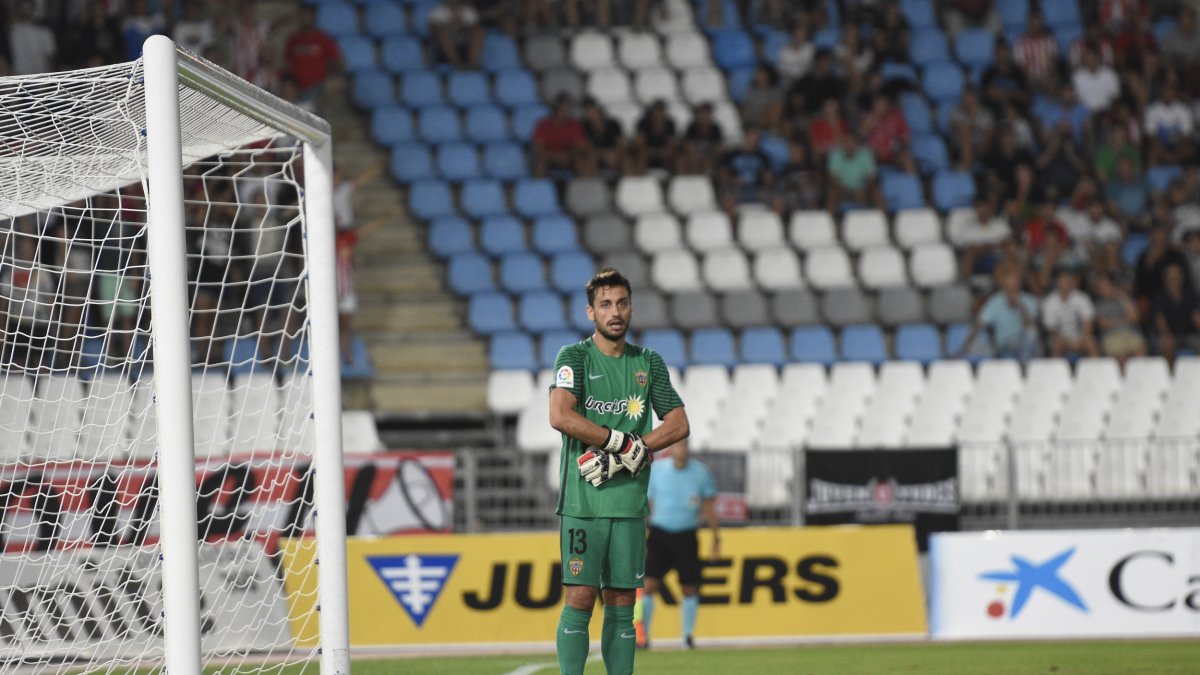 Casto solo ha encajado ocho goles en casa.