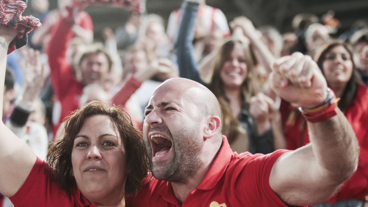 Si jugaran los aficionados todos estaríamos más tranquilos.