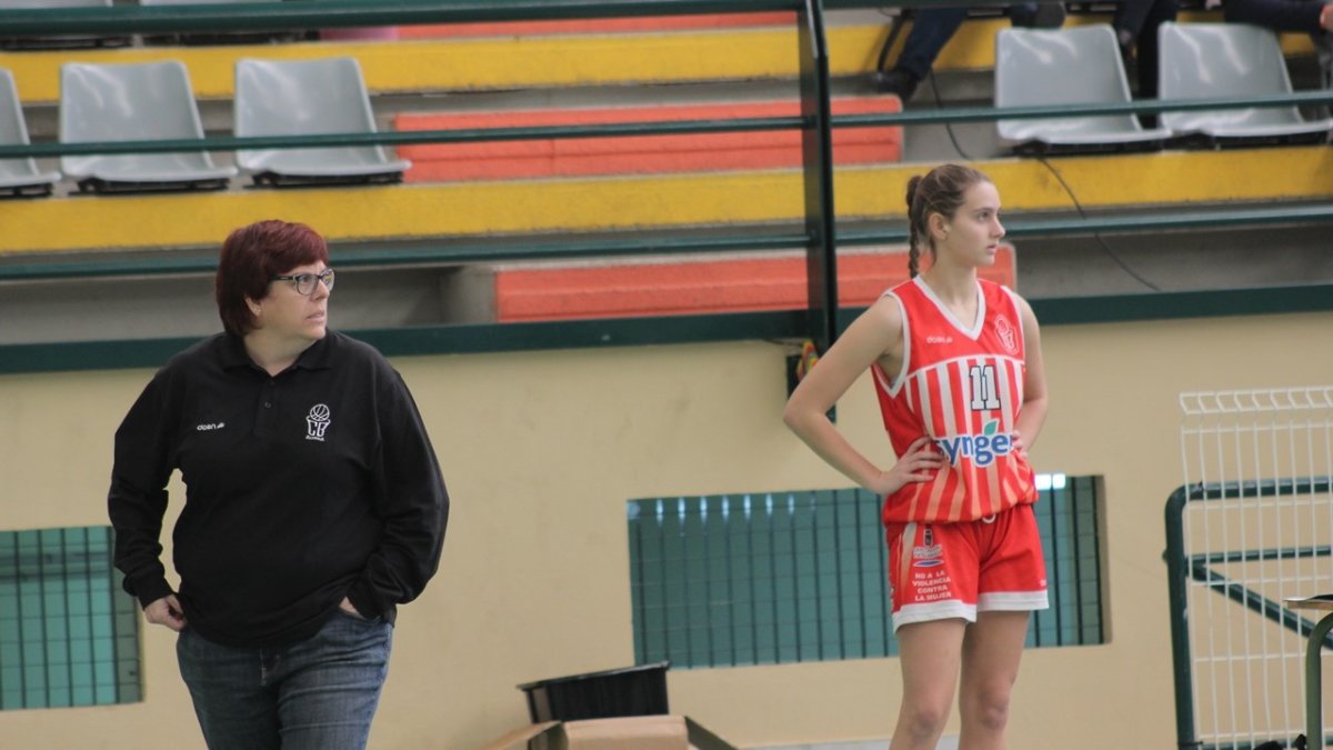 Pilar López y la jugadora rojilla.