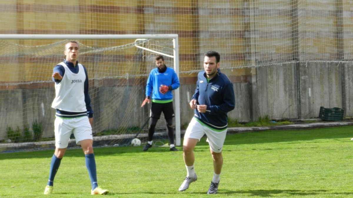 Álex Chico en un entrenamiento con el CD El Ejido.