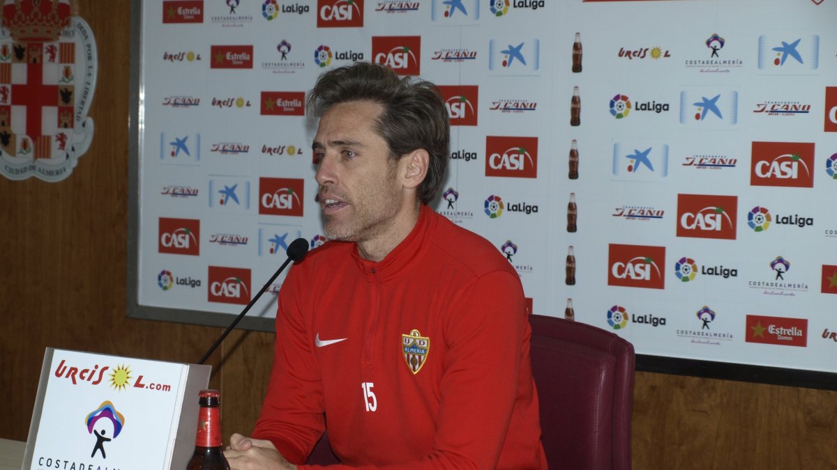 Miguel Ángel Corona en rueda de prensa.