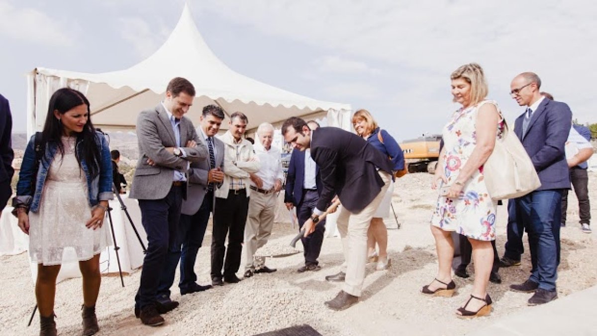 Primera piedra de la promoción de VPO en Los Ángeles