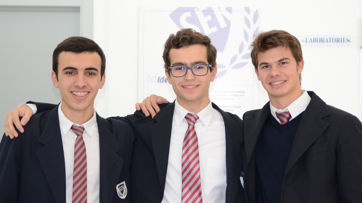 Los alumnos Daniel Plaza, Adrián Doña y David Pérez.