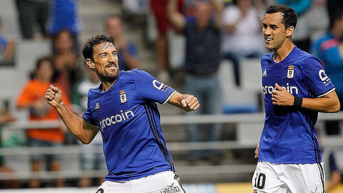 Toché y Linares, goleadores del Oviedo.