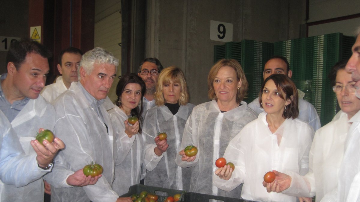 La Consejera de Agricultura, Carmen Ortiz, durante su visita a las instalaciones de CASI el pasado año.