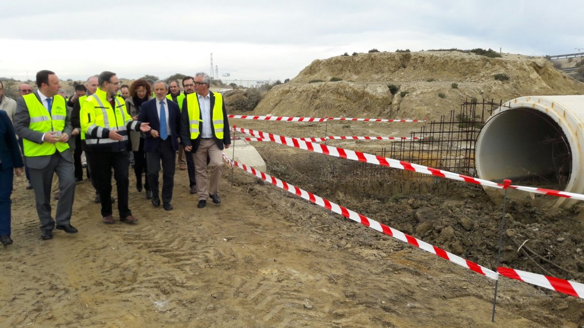 El consejero de Fomento en la visita a las obras