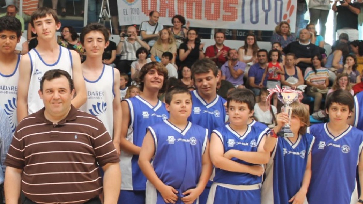 Cara con la cantera del baloncesto.