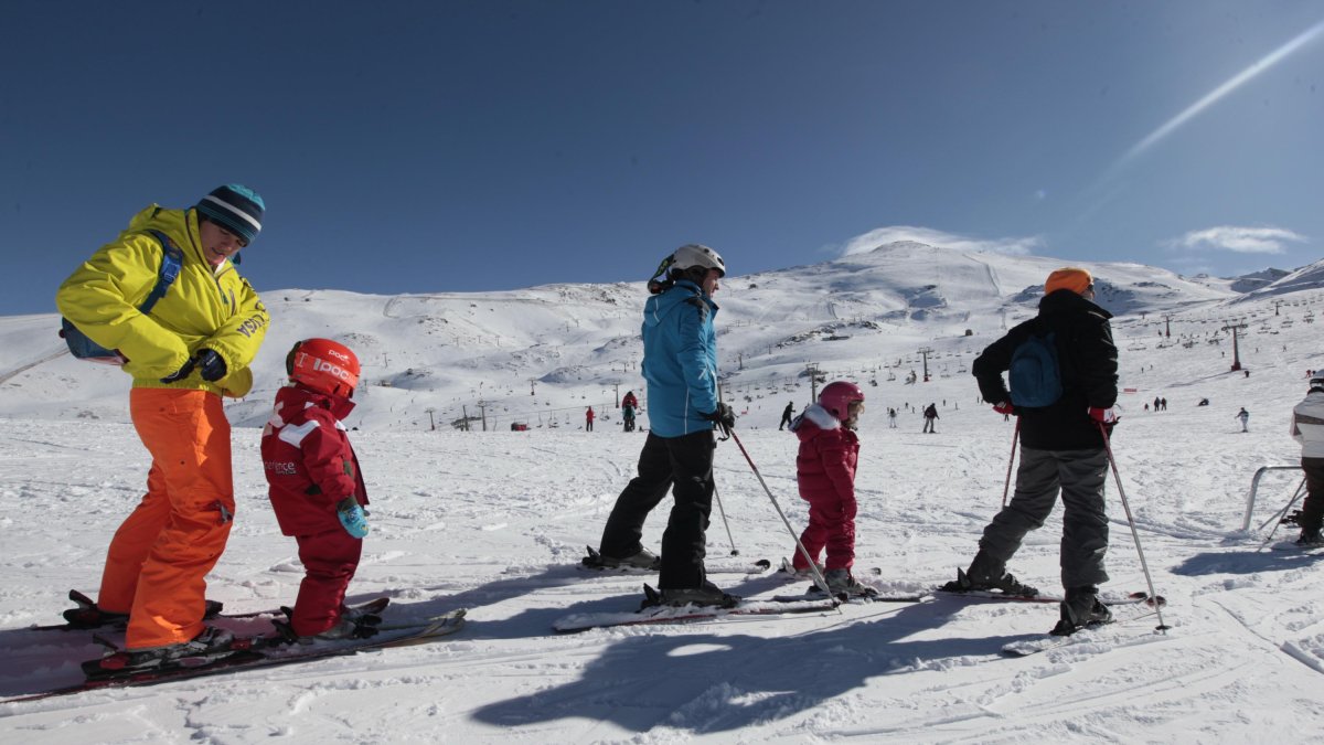 La nieve es uno de los principales atractivos turísticos de la montaña en esta época del año, por lo que ir bien equipado y seguir las indicaciones a