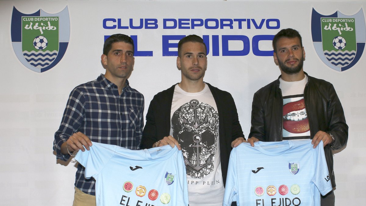 Presentación en la sala de prensa celeste.
