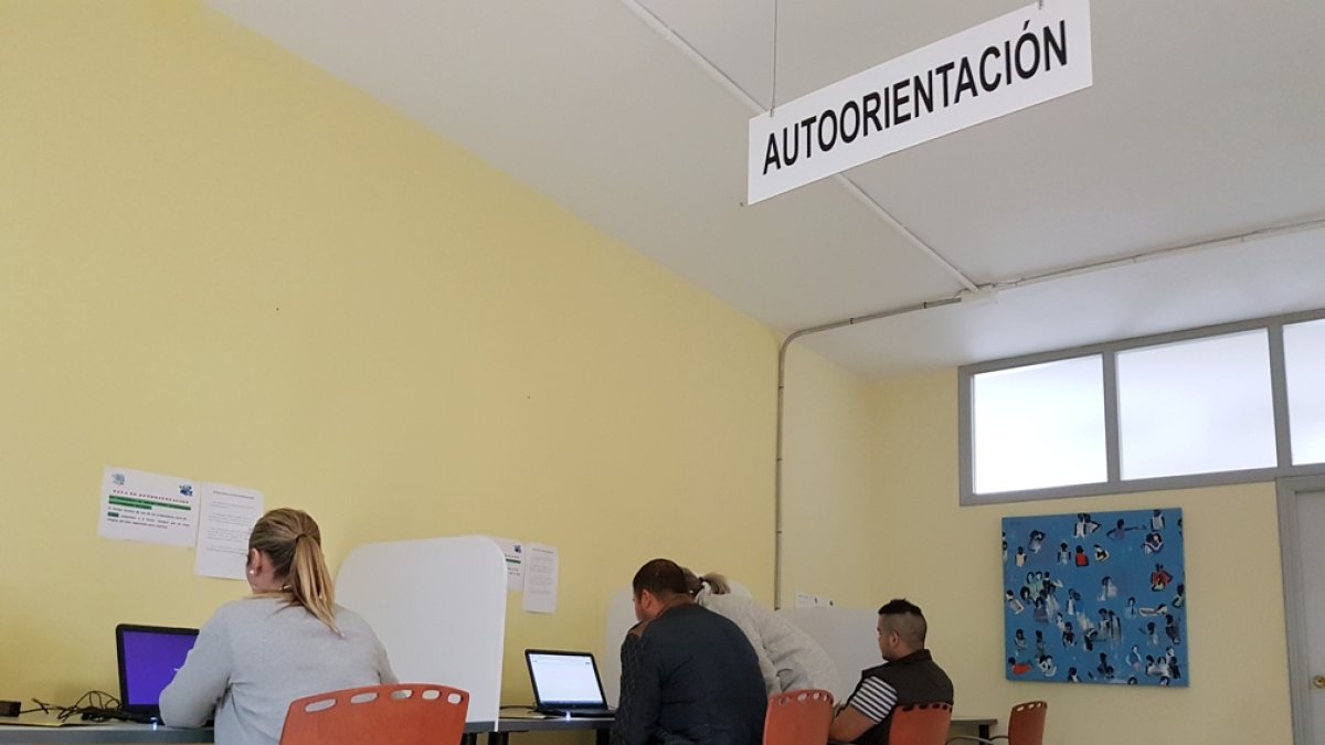 Unidad de auto-orientación abierta en Adra.