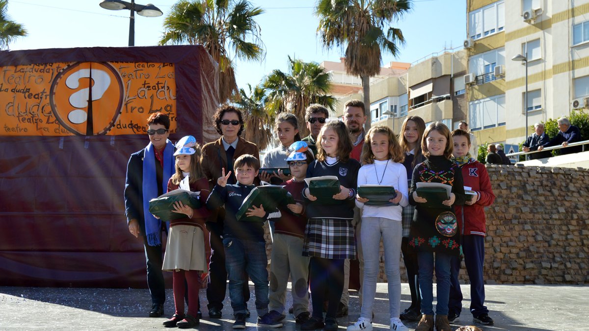 Ganadores del concurso municipal de poesía La infancia por la paz y la tolerancia.
