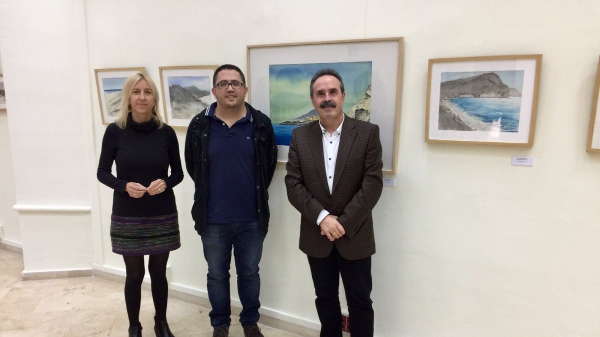 José Antonio Maldonado, entre Carmen Méndez y Alfredo Valdivia, ayer.