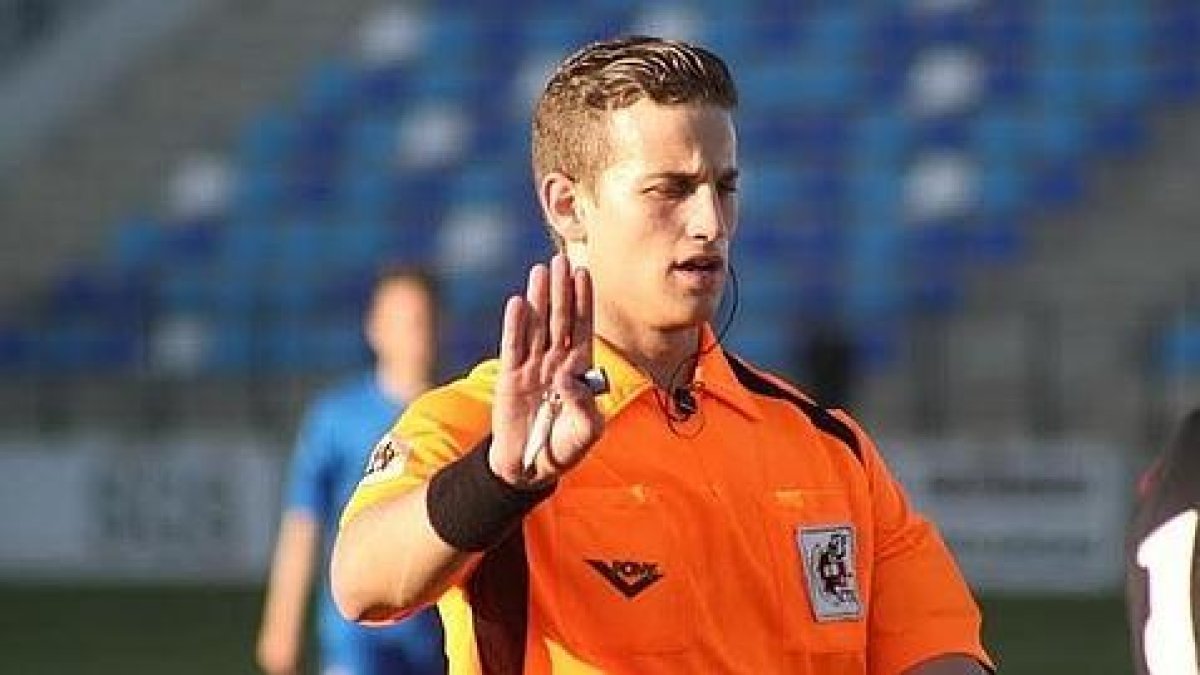 El árbitro.