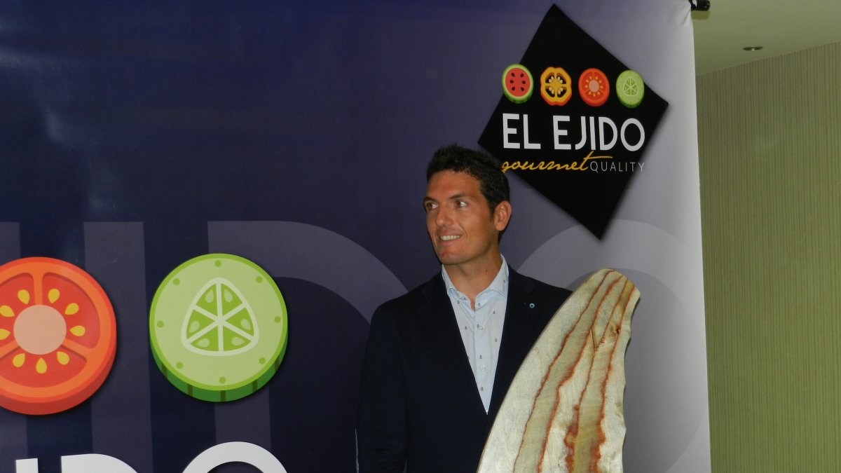 Víctor Fernández durante el anuncio de su reconocimiento como embajador.