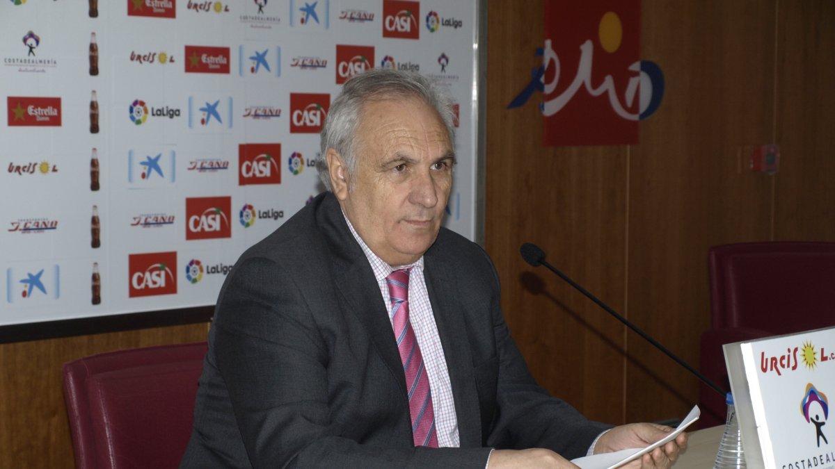 Alfonso García habló de fichajes.