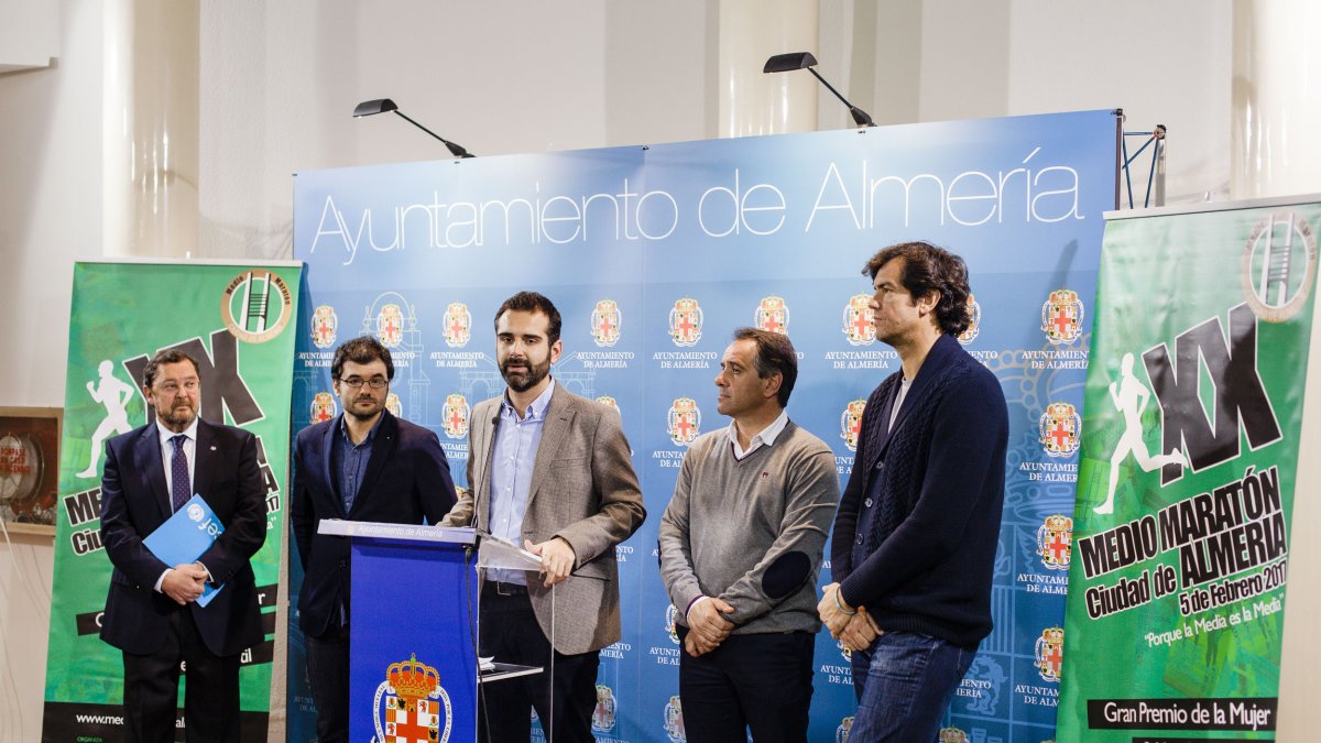 El alcalde Ramón Fernández-Pacheco tomó la palabra.