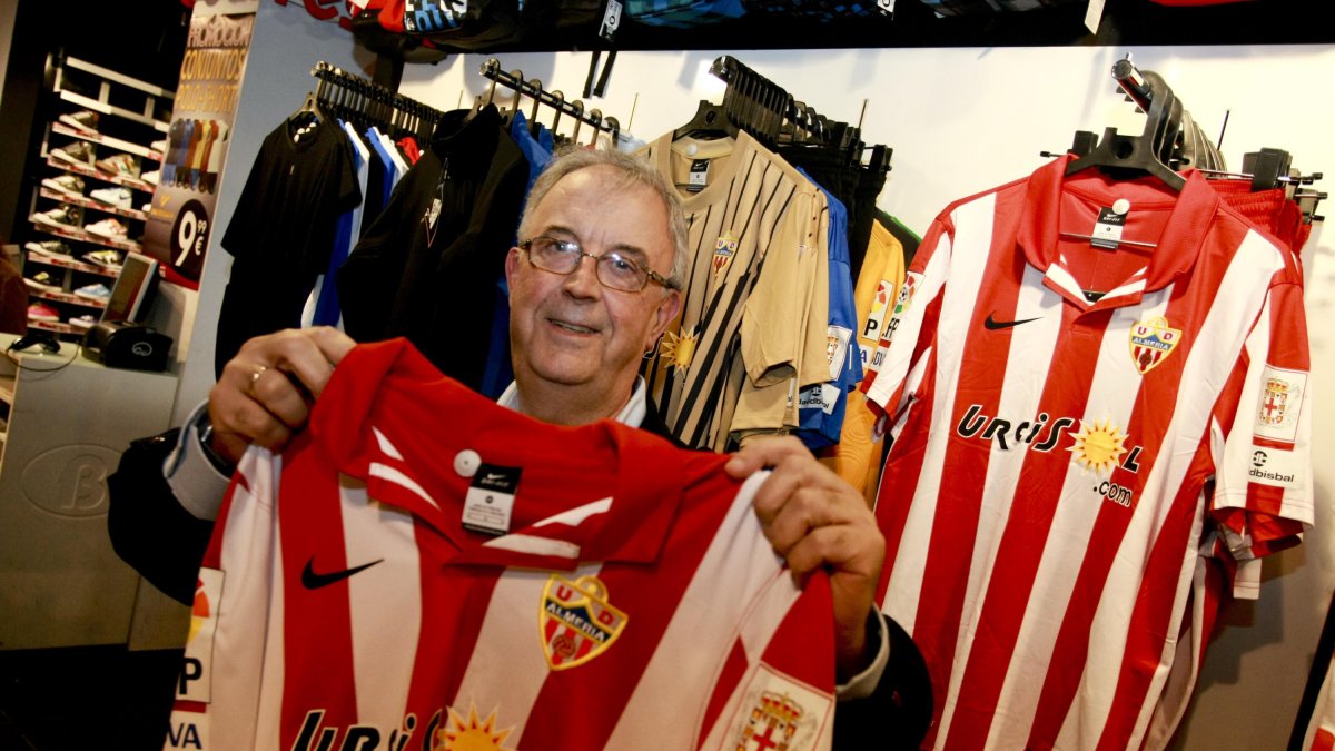 Blanes en un imagen de archivo con la camiseta UDA.