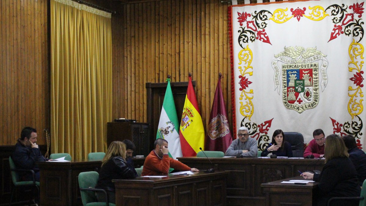 Ayer se celebró sesión de la Comisión Municipal del Mercado Ambulante.