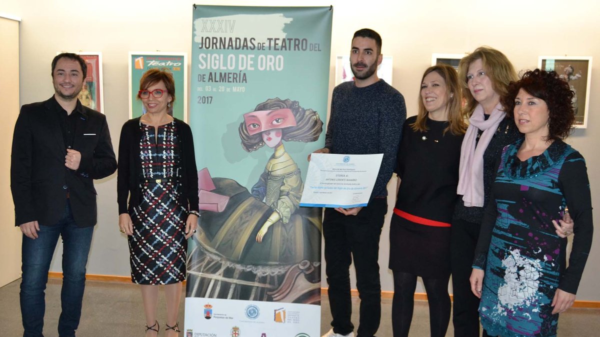 Organizadores, Arqueros y Lorente, junto al cartel de las Jornadas.