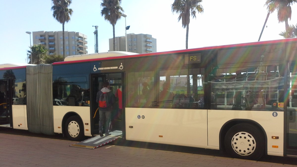 Nuevo autobús articulado presentado hace unas semanas