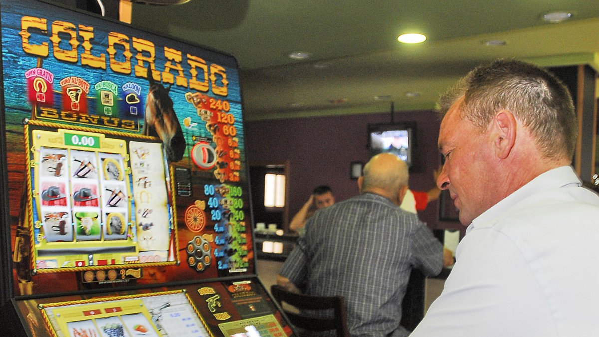 A pesar de la merma, la provincia de Almería es la que tiene más tragaperras por habitante.