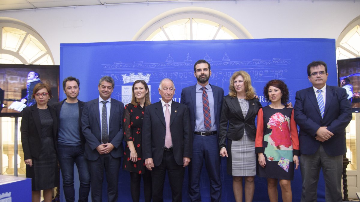 Instituciones organizadoras del Siglo de Oro, su director y la secretaria de la asociación.