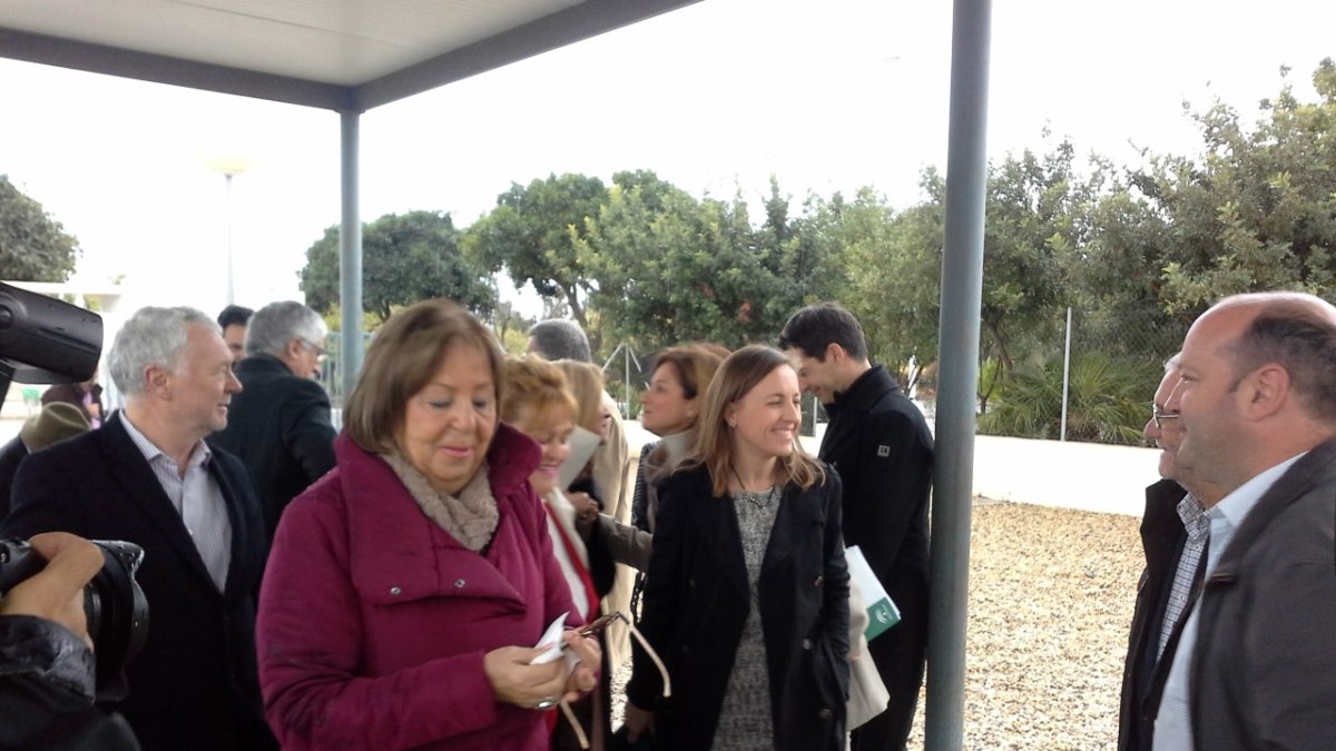 La delegada de Educación, con la consejera del ramo, en la última visita realizada al IES de El Toyo.