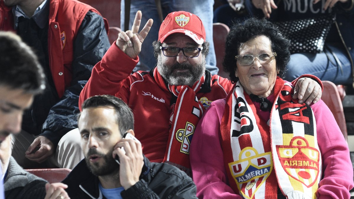 Los seguidores del Almería saben bien su papel.