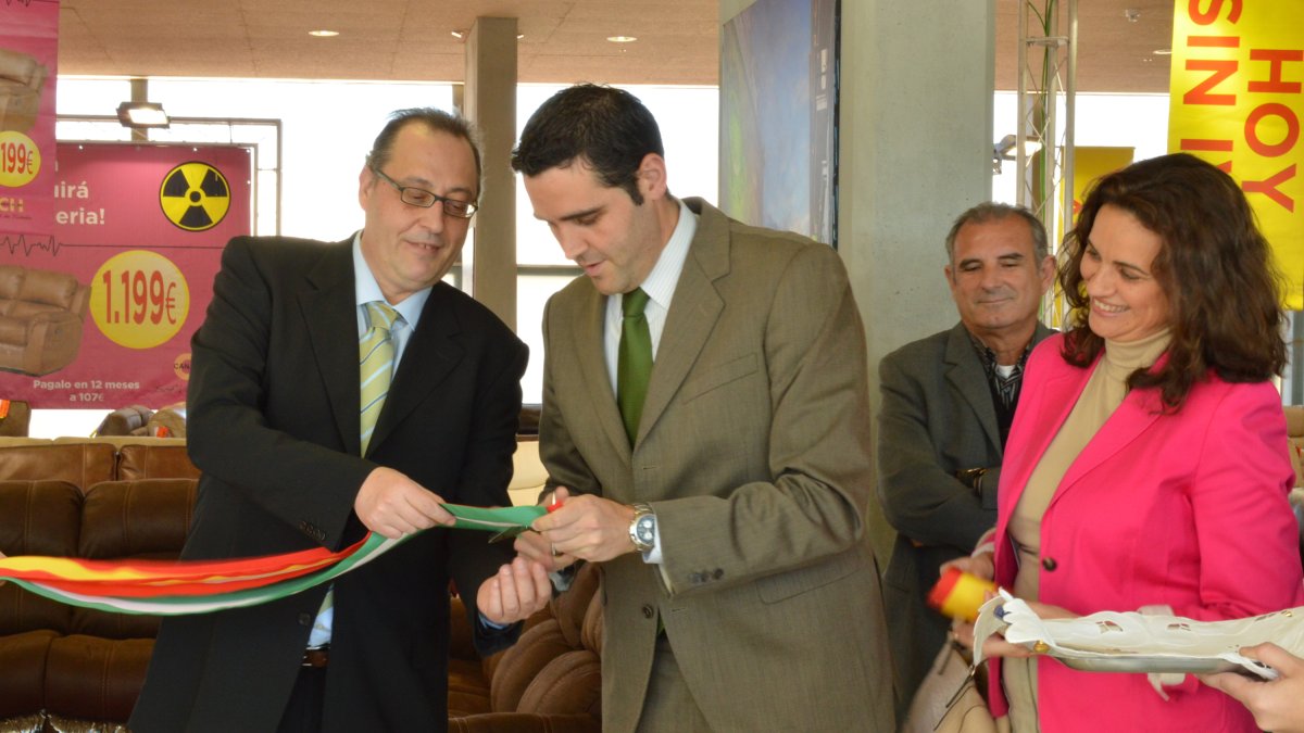 Diego Forriol junto al concejal Juan José Alonso.