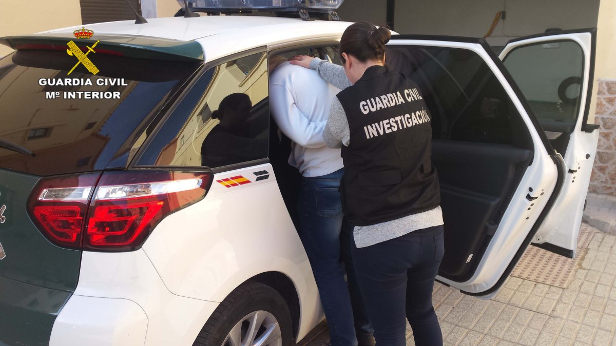 Detención del presunto autor de los robos de 23 años.