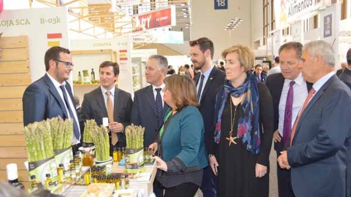 Visita institucional en el stand de las cooperativas granadinas
