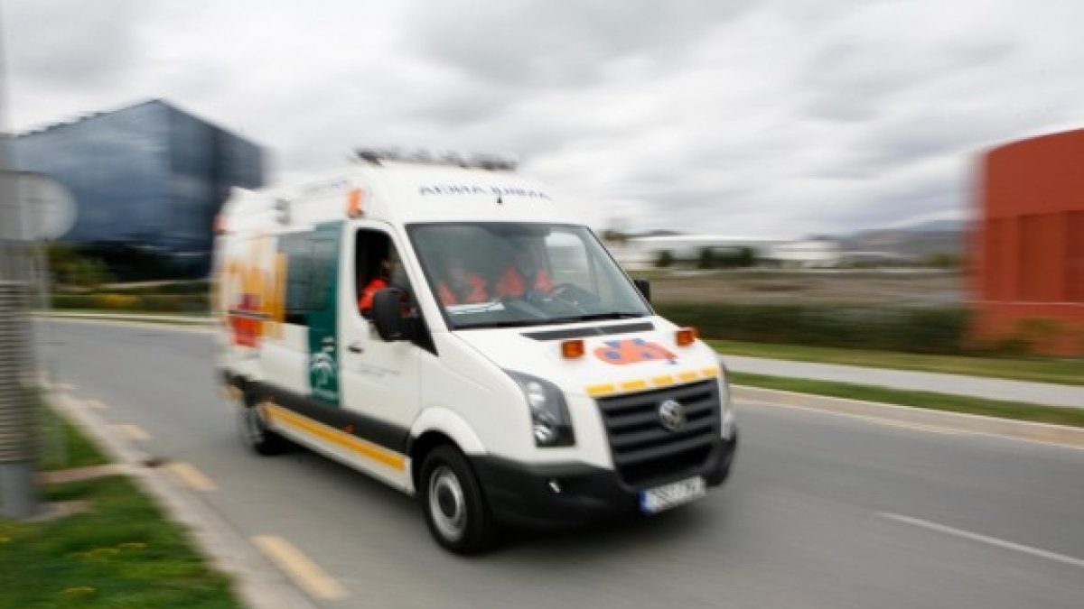 Los servicios sanitarios del 061 se desplazarón hasta el lugar del accidente.