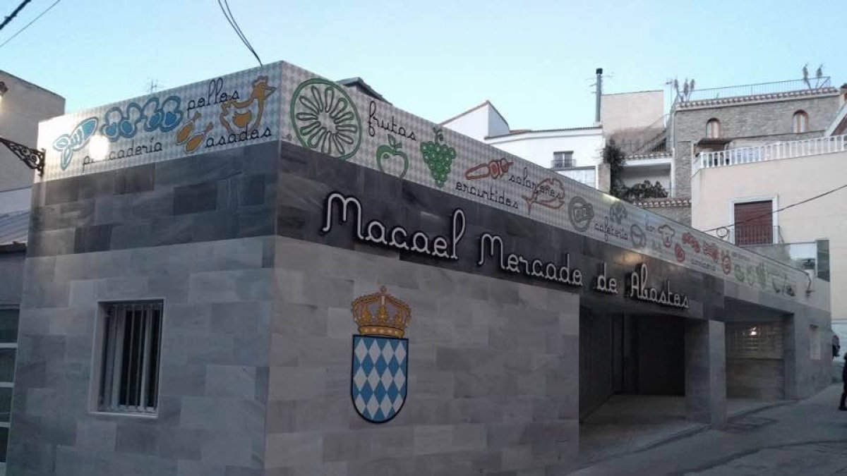 Fachada del nueva Plaza de Abastos de Macael.