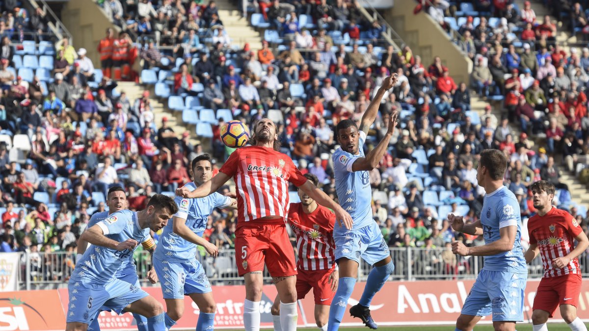 Borja en una jugada a balón parado.