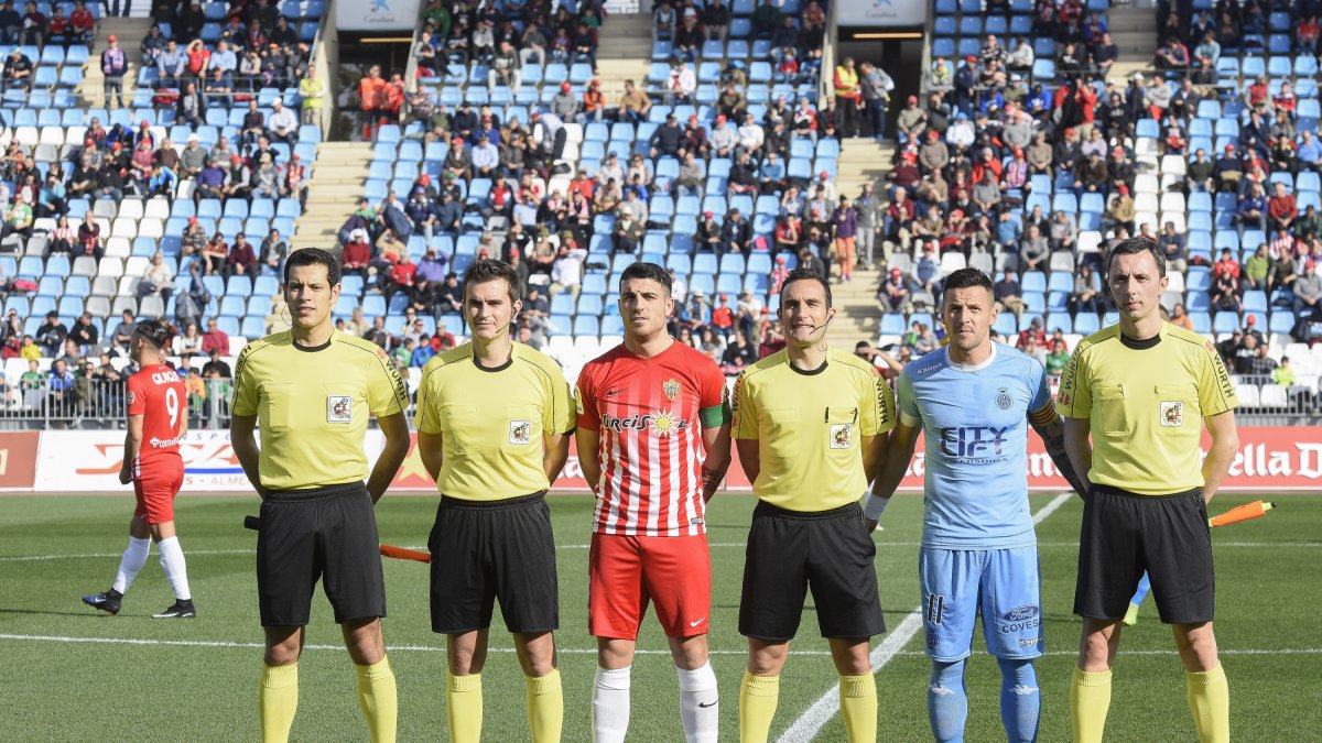 Arcediano con los capitanes Vélez y Benítez.