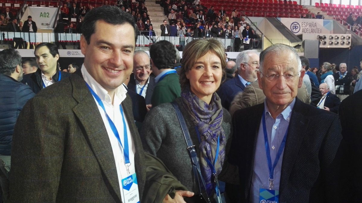 El presidente del PP-A, Moreno Bonilla; la ministra de Agricultura, Isabel García Tejerina, y el presidente del PP de Almería, Gabriel Amat.