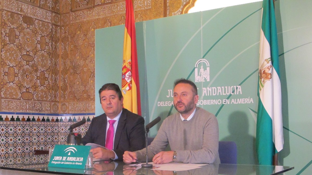 Francisco Giménez , director de la agencia IDEA, y el delegado, Miguel Angel Tortosa.