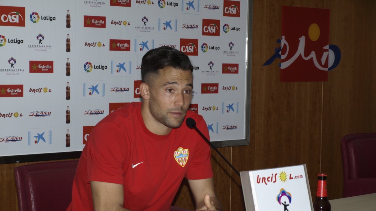 Quique en rueda de prensa.