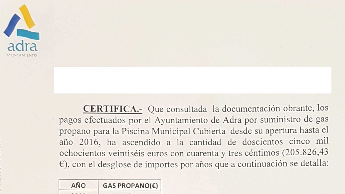 Documento con la relación de gastos de la piscina remitido ayer por el ayuntamiento a los medios.