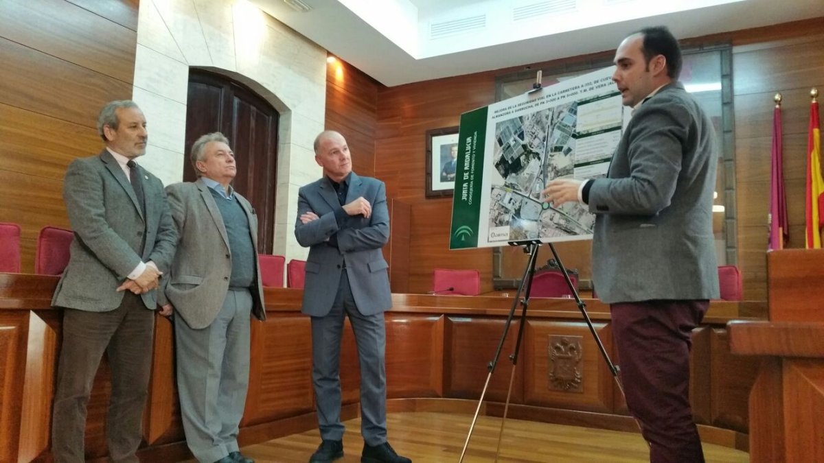 Presentación del proyecto en la A-352, en Vera.
