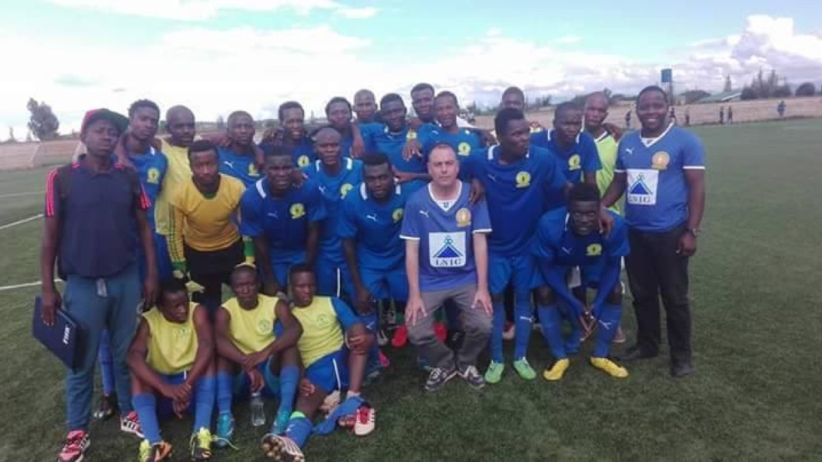 Antonio Flores con sus muchachos.