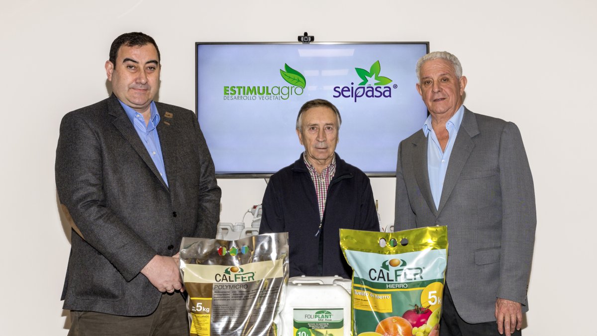 El CEO de SEIPASA, Pedro Luis Peleato, y los representantes de Estimul-Agro, Francisco Hueso y Cristóbal Dauder.