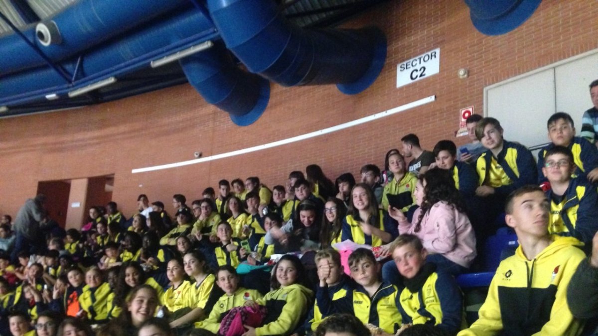 Los canteranos de La Mojonera en el pabellón.