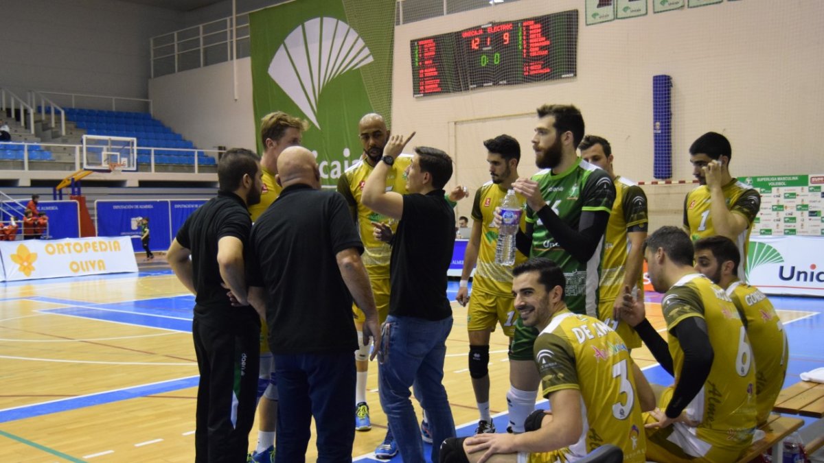 Todos en sus puestos durante los partidos.